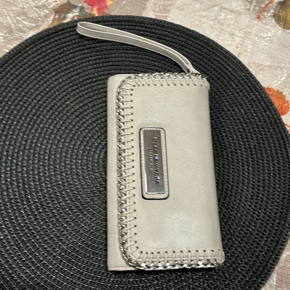 Nwt Andrew Marc New York Wallet Color White - image 2